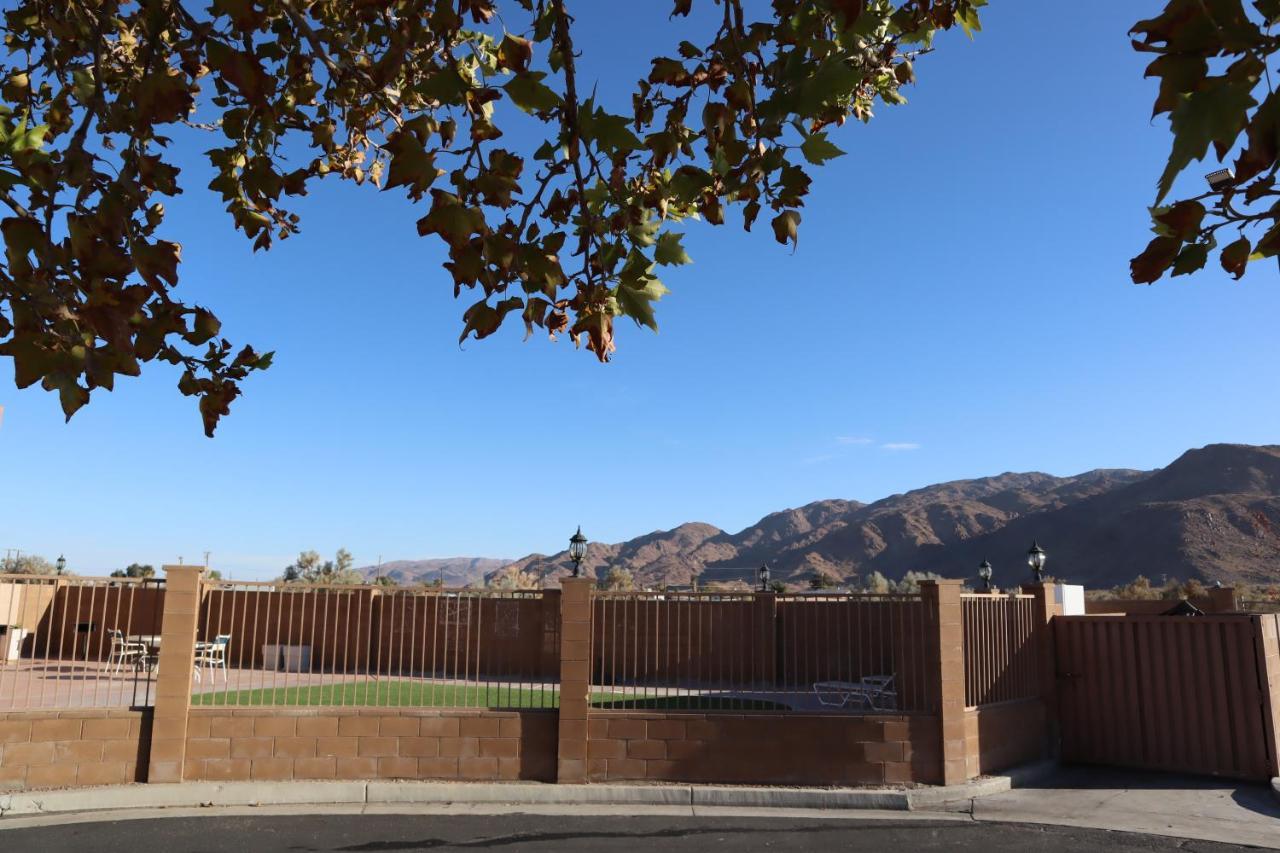 Oasis Inn And Suites 29 Palms Hotel Joshua Tree National Park ทเวนตีไนน์พาล์มส์ ภายนอก รูปภาพ