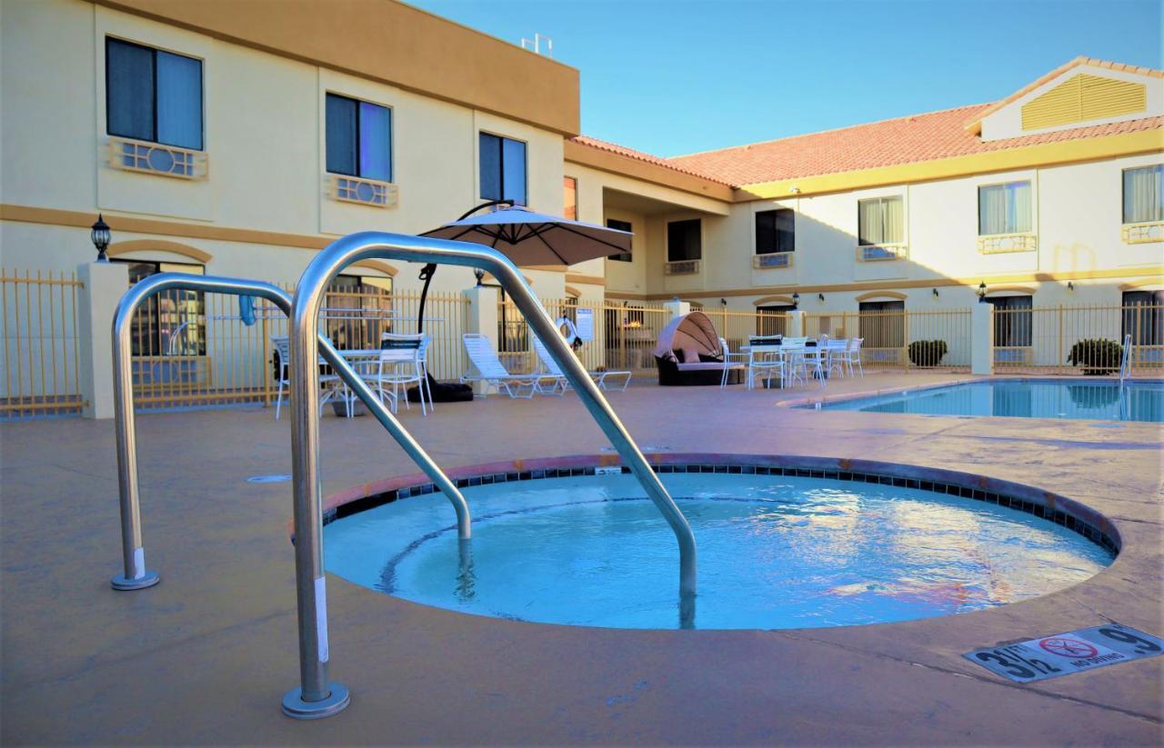 Oasis Inn And Suites Joshua Tree -29 Palms ทเวนตีไนน์พาล์มส์ ภายนอก รูปภาพ