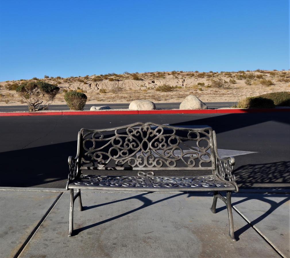 Oasis Inn And Suites 29 Palms Hotel Joshua Tree National Park ทเวนตีไนน์พาล์มส์ ภายนอก รูปภาพ