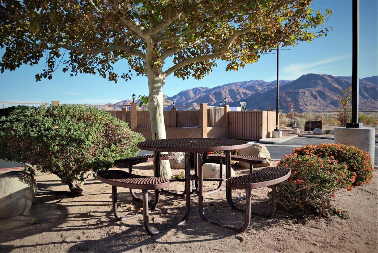 Oasis Inn And Suites 29 Palms Hotel Joshua Tree National Park ทเวนตีไนน์พาล์มส์ ภายนอก รูปภาพ