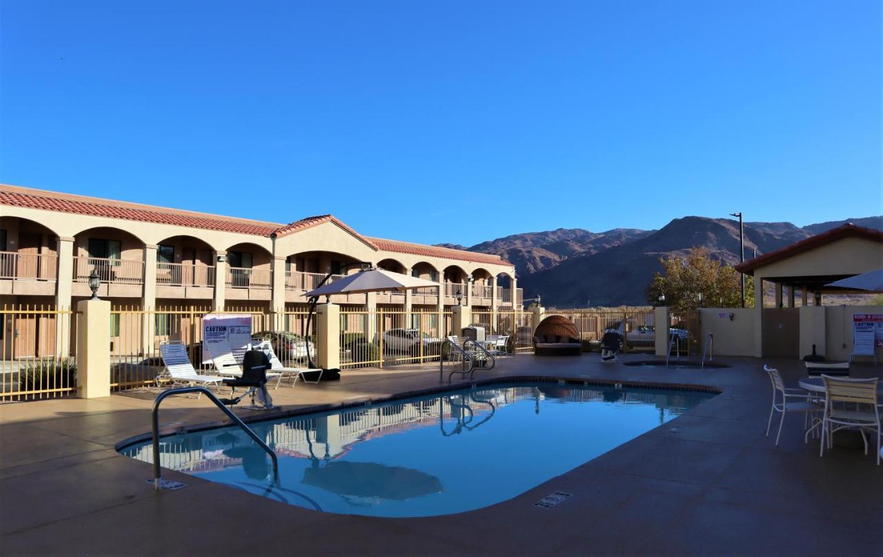 Oasis Inn And Suites 29 Palms Hotel Joshua Tree National Park ทเวนตีไนน์พาล์มส์ ภายนอก รูปภาพ