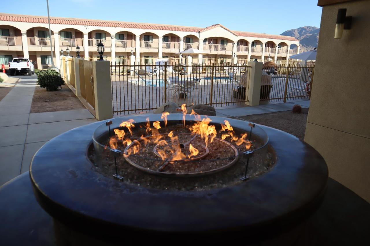 Oasis Inn And Suites 29 Palms Hotel Joshua Tree National Park ทเวนตีไนน์พาล์มส์ ภายนอก รูปภาพ