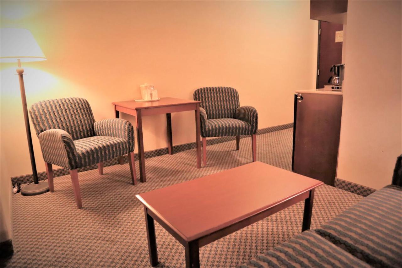 Oasis Inn And Suites 29 Palms Hotel Joshua Tree National Park ทเวนตีไนน์พาล์มส์ ภายนอก รูปภาพ