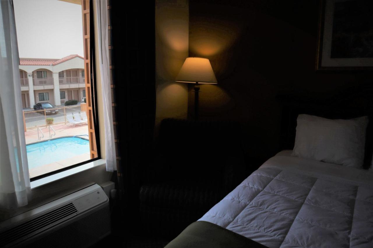 Oasis Inn And Suites 29 Palms Hotel Joshua Tree National Park ทเวนตีไนน์พาล์มส์ ภายนอก รูปภาพ