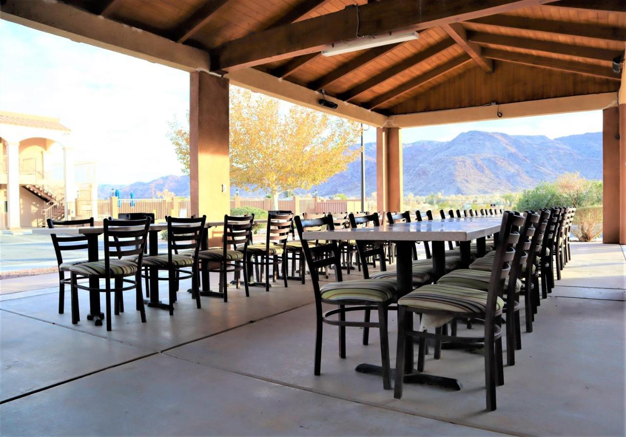 Oasis Inn And Suites 29 Palms Hotel Joshua Tree National Park ทเวนตีไนน์พาล์มส์ ภายนอก รูปภาพ