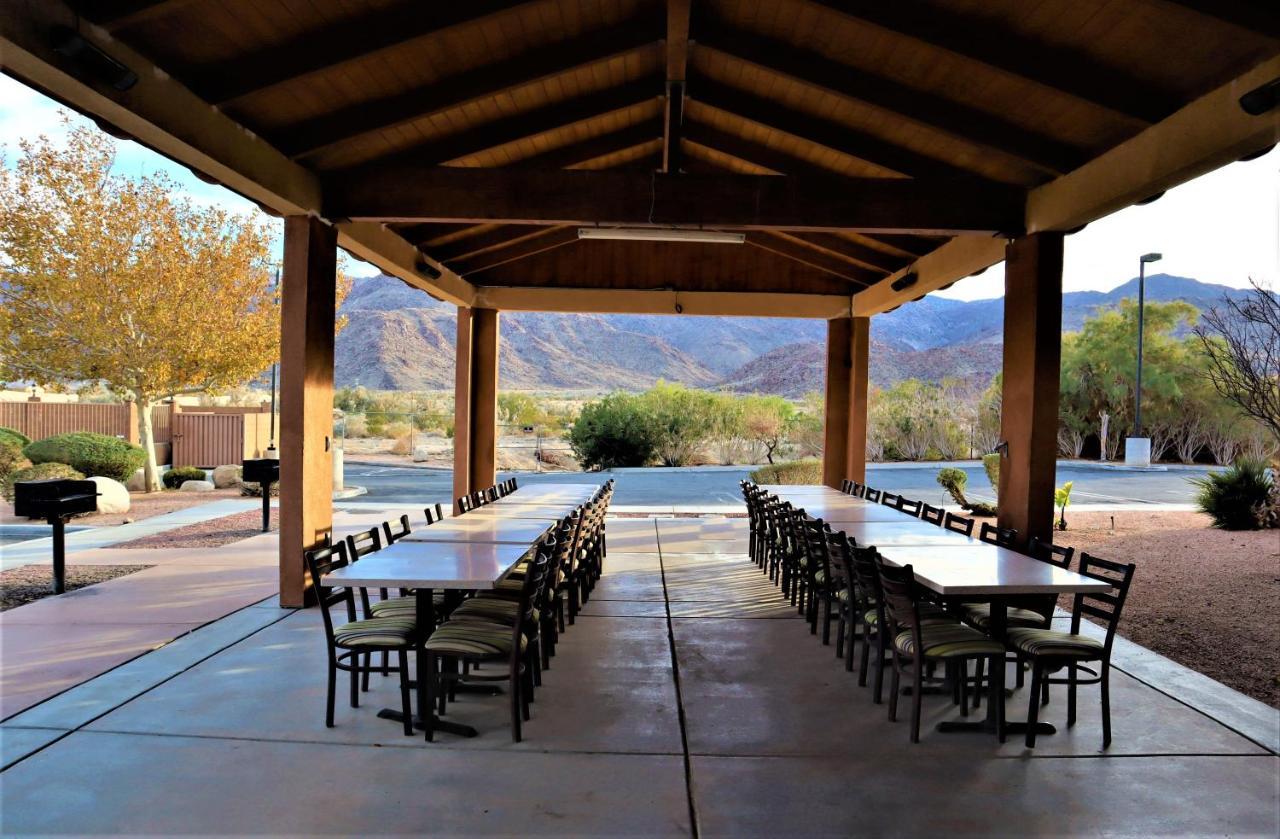 Oasis Inn And Suites 29 Palms Hotel Joshua Tree National Park ทเวนตีไนน์พาล์มส์ ภายนอก รูปภาพ