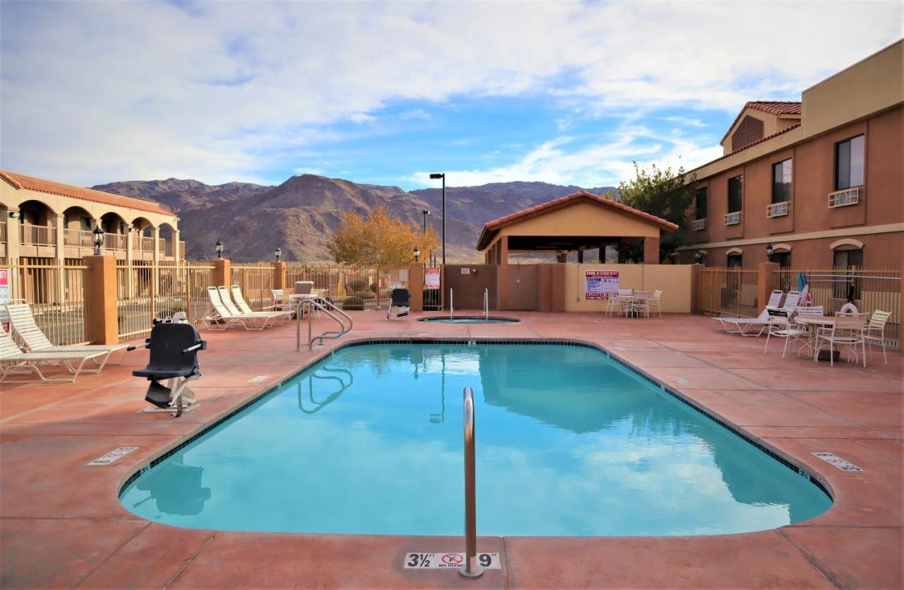 Oasis Inn And Suites 29 Palms Hotel Joshua Tree National Park ทเวนตีไนน์พาล์มส์ ภายนอก รูปภาพ